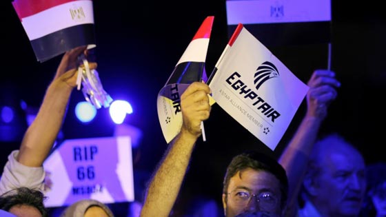 آثار مواد متفجر على حطام الطائرة المصرية تثير جدلا بين المحققين صورة رقم 5 آثار مواد متفجر على حطام الطائرة المصرية تثير جدلا بين المحققين صورة رقم 5