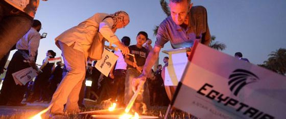 آثار مواد متفجر على حطام الطائرة المصرية تثير جدلا بين المحققين صورة رقم 1 آثار مواد متفجر على حطام الطائرة المصرية تثير جدلا بين المحققين صورة رقم 1