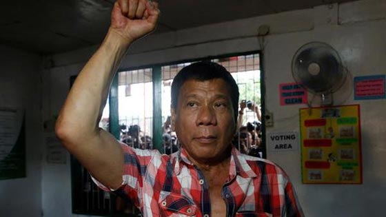 الرئيس الفلبيني القى أعدائه للتماسيح احياء وقطّع جثث ضحاياه صورة رقم 3