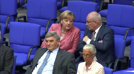  فيديو صادم: رئيس البرلمان الألمانى يطرد انجيلا ميركل لتحدثها دون إذن صورة رقم 1