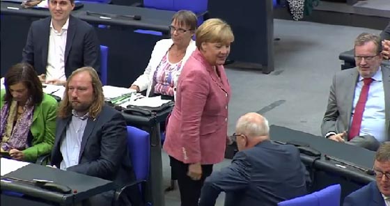  فيديو صادم: رئيس البرلمان الألمانى يطرد انجيلا ميركل لتحدثها دون إذن صورة رقم 3