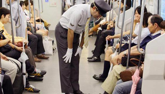  شركة قطارات يابانية تعتذر عن فضيحة سائق تبوّل على القضبان حتى لا يتأخر  صورة رقم 2