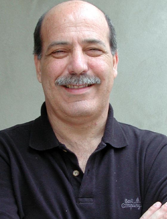 عمدة بلدة إيطالية نظّف شوارعها بنفسه بعد غياب عمال النظافة! صورة رقم 2 عمدة بلدة إيطالية نظّف شوارعها بنفسه بعد غياب عمال النظافة! صورة رقم 2