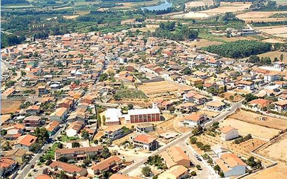 عمدة بلدة إيطالية نظّف شوارعها بنفسه بعد غياب عمال النظافة! صورة رقم 9