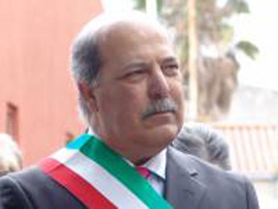 عمدة بلدة إيطالية نظّف شوارعها بنفسه بعد غياب عمال النظافة! صورة رقم 4