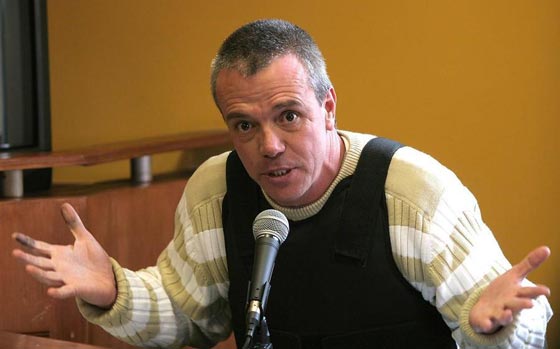 اخطر رجل في العالم قتل 300 شخص وفجّر 200 سيارة وخطف رئيس بلاده صورة رقم 13