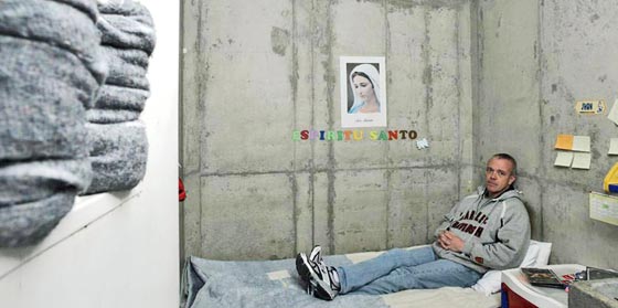 اخطر رجل في العالم قتل 300 شخص وفجّر 200 سيارة وخطف رئيس بلاده صورة رقم 14