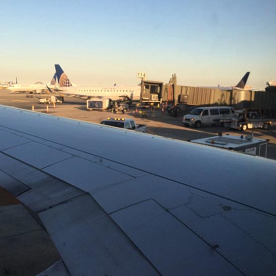 طفلة ترفض ربط حزام الامان تتسبب بحالة طوارئ وهبوط اضطراري لطائرة صورة رقم 4