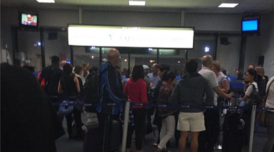 طفلة ترفض ربط حزام الامان تتسبب بحالة طوارئ وهبوط اضطراري لطائرة صورة رقم 3