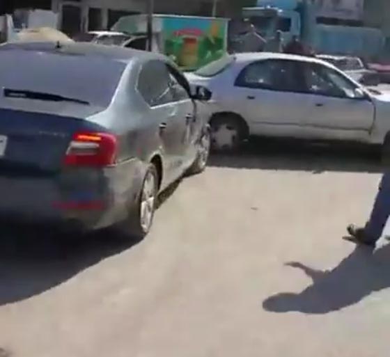 فيديو وصور.. اغرب انتقام لشاب صعيدي من رجل صدم سيارته صورة رقم 1