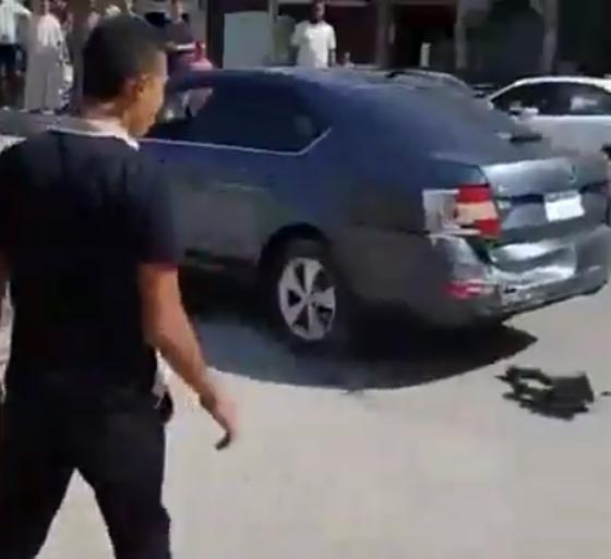 فيديو وصور.. اغرب انتقام لشاب صعيدي من رجل صدم سيارته صورة رقم 5