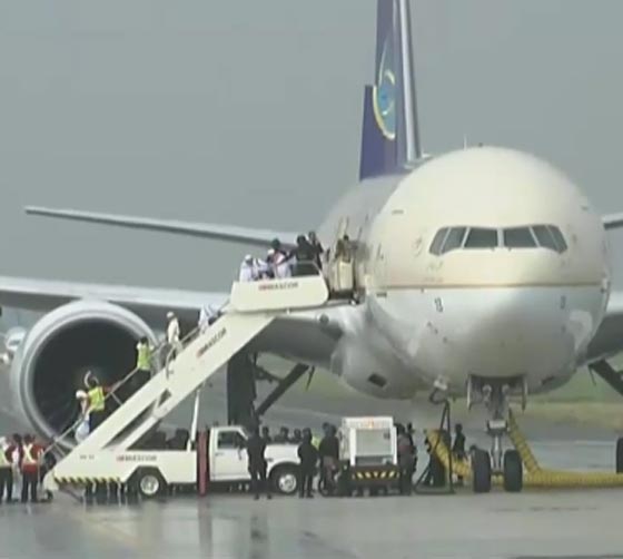 انذار خاطئ.. الامن الفلبيني يقتحم طائرة ركاب سعودية بعد عزلها  صورة رقم 3