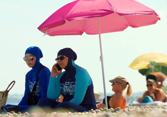 طرد مسلمة استرالية وصلت الى شاطئ فرنسي ترتدي البوركيني! صورة رقم 8