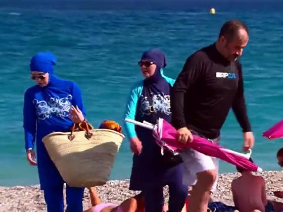 طرد مسلمة استرالية وصلت الى شاطئ فرنسي ترتدي البوركيني! صورة رقم 1