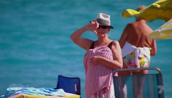 طرد مسلمة استرالية وصلت الى شاطئ فرنسي ترتدي البوركيني! صورة رقم 9