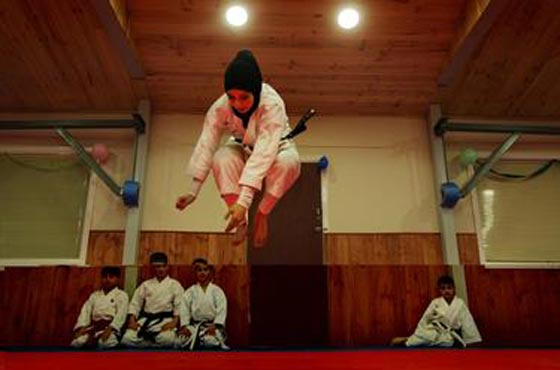 طرد مسلمة استرالية وصلت الى شاطئ فرنسي ترتدي البوركيني! صورة رقم 12