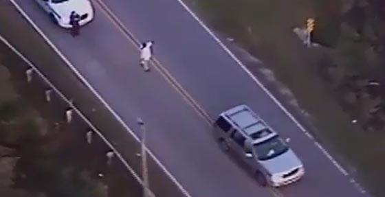 فيديو صادم.. الشرطة الامريكية تقتل الرجل الاسود رقم 161 هذا العام! صورة رقم 3