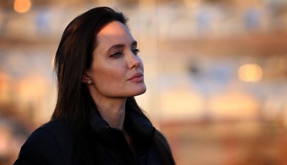  انجلينا جولي تطلب الطلاق من براد بيت: يسيء معاملة الاطفال ومدمن على الكحول والحشيش! صورة رقم 15
