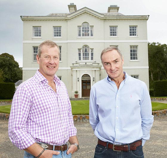  ابن عم ملكة بريطانيا يعترف انه مثلي: أعيش مع عشيقي وبناتي الثلاث صورة رقم 1