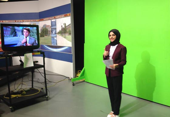  الطالبة ملاك آل داوود: أول مذيعة محجبة سعودية بقناة أمريكية صورة رقم 10