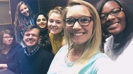  الطالبة ملاك آل داوود: أول مذيعة محجبة سعودية بقناة أمريكية صورة رقم 8