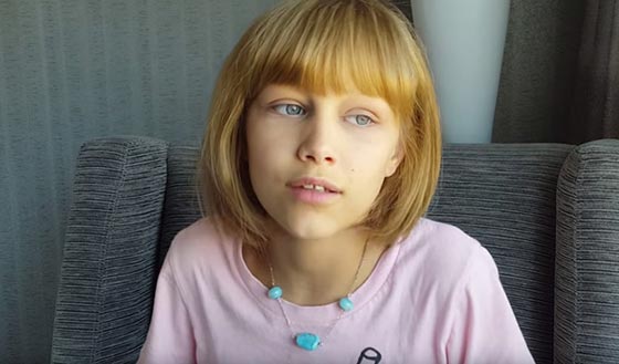 تايلور سويفت ترسل باقة زهور لشبيهتها الطفلة الفائزة في أميريكان غوت تالنت  صورة رقم 3