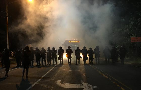 اعلان حالة الطوارئ  في نورث كارولاينا بسبب الاحتجاجات العنيفة صورة رقم 1