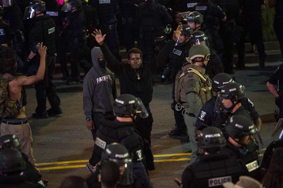 اعلان حالة الطوارئ  في نورث كارولاينا بسبب الاحتجاجات العنيفة صورة رقم 6