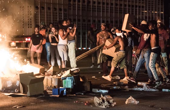 اعلان حالة الطوارئ  في نورث كارولاينا بسبب الاحتجاجات العنيفة صورة رقم 13