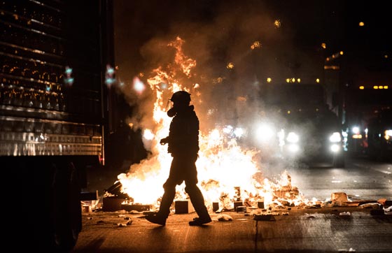 اعلان حالة الطوارئ  في نورث كارولاينا بسبب الاحتجاجات العنيفة صورة رقم 14