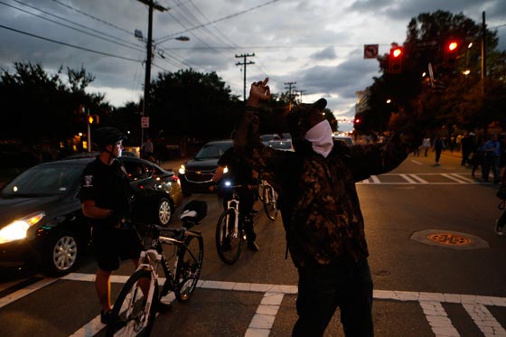 اعلان حالة الطوارئ  في نورث كارولاينا بسبب الاحتجاجات العنيفة صورة رقم 16