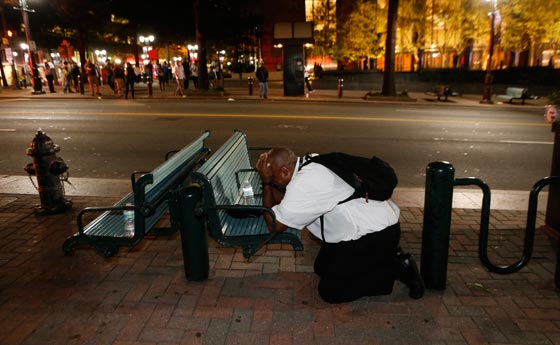 اعلان حالة الطوارئ  في نورث كارولاينا بسبب الاحتجاجات العنيفة صورة رقم 19