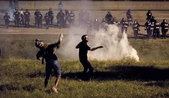 اعلان حالة الطوارئ  في نورث كارولاينا بسبب الاحتجاجات العنيفة صورة رقم 24