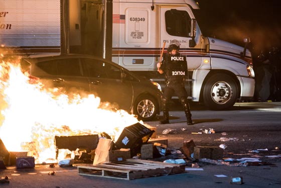 اعلان حالة الطوارئ  في نورث كارولاينا بسبب الاحتجاجات العنيفة صورة رقم 28