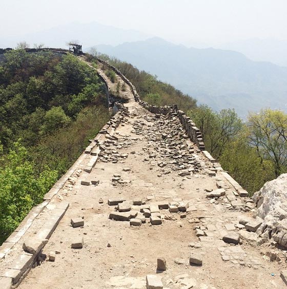  تشوه اجزاء من سور الصين العظيم احدى عجائب الدنيا صورة رقم 2