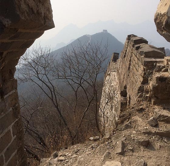  تشوه اجزاء من سور الصين العظيم احدى عجائب الدنيا صورة رقم 3