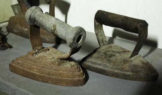 شاب غزي يمتلك كنزا من القطع الاثرية بعضها يعود الى قبل الميلاد صورة رقم 14 شاب غزي يمتلك كنزا من القطع الاثرية بعضها يعود الى قبل الميلاد صورة رقم 14