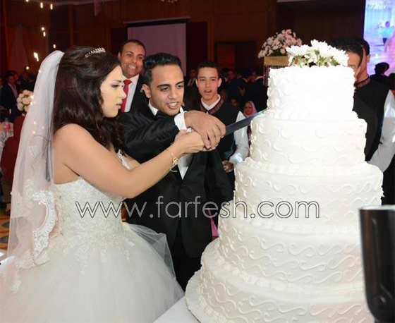 انتقاد عروسة أوس أوس لأنها كئيبة وشقيقته تدافع عنها! صورة رقم 7