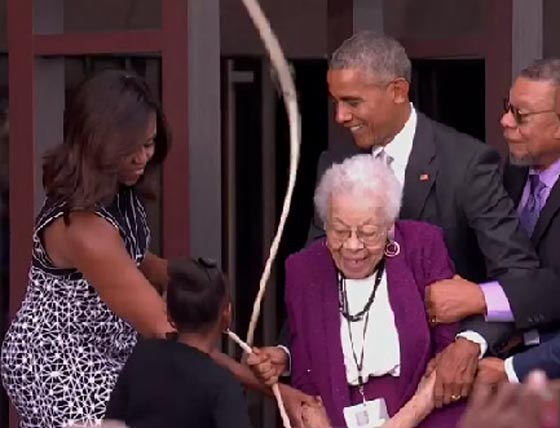  iموقف محرج يواجه اوباما وزوجته: (جرس الحرية) لم يرن طويلا! صورة رقم 4