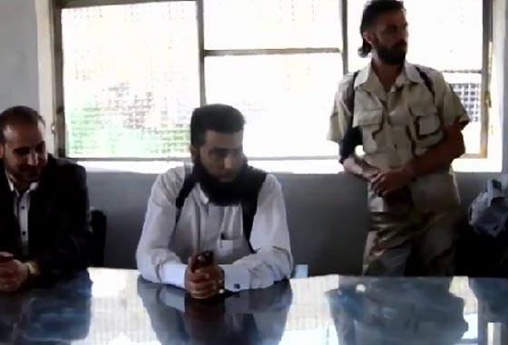 فيديو مروع: تفجير انتحاري يقتل مسؤولين في المعارضة السورية صورة رقم 2 فيديو مروع: تفجير انتحاري يقتل مسؤولين في المعارضة السورية صورة رقم 2