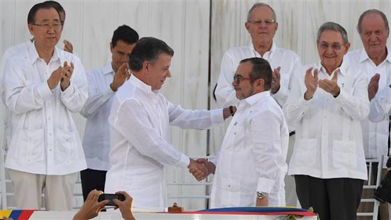 قلم من رصاصة ينهي حربا دامت 50 عاما وحصدت ارواح ربع مليون صورة رقم 2 قلم من رصاصة ينهي حربا دامت 50 عاما وحصدت ارواح ربع مليون صورة رقم 2