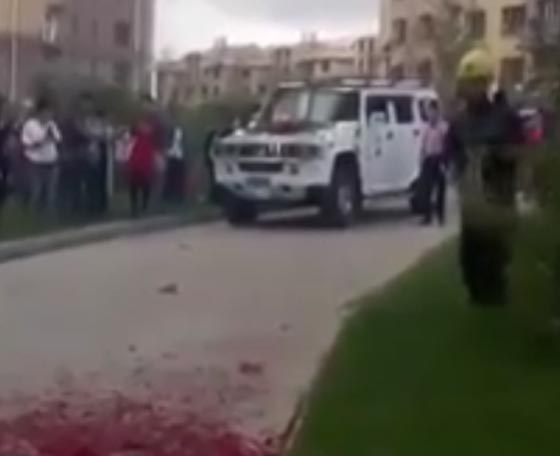 مزحة ثقيلة من الاصدقاء كادت تودي بحياة عريس.. فيديو صورة رقم 1 مزحة ثقيلة من الاصدقاء كادت تودي بحياة عريس.. فيديو صورة رقم 1