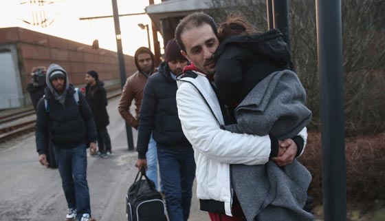 حزب دنماركي يوزع رذاذاً مضاداً للمهاجرين واللاجئين صورة رقم 1