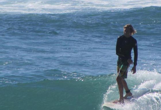 فيديو مؤلم: قرش عملاق يهاجم متزلج مراهق وبقضم ساقه بأسنانه الوحشية! صورة رقم 5 فيديو مؤلم: قرش عملاق يهاجم متزلج مراهق وبقضم ساقه بأسنانه الوحشية! صورة رقم 5