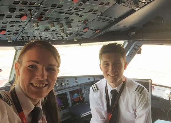 هذه اصغر قائدة طيران تجاري في العالم على الاطلاق وعمرها 26 عاما صورة رقم 3