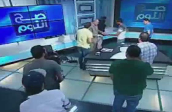 فيديو صادم: تضارب بالأحذية بين مفتي أستراليا والمحامي نبيه الوحش! صورة رقم 3 فيديو صادم: تضارب بالأحذية بين مفتي أستراليا والمحامي نبيه الوحش! صورة رقم 3