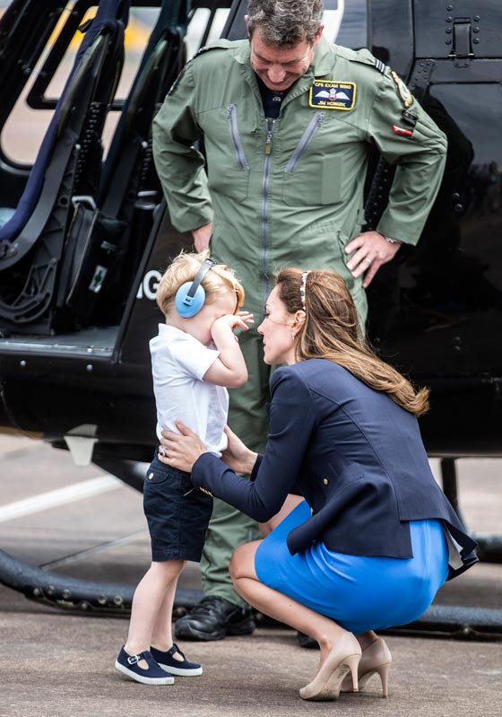 بسبب الامير الصغير.. كيت ميدلتون تجثو على ركبتها وتخالف اوامر الملكة صورة رقم 22 بسبب الامير الصغير.. كيت ميدلتون تجثو على ركبتها وتخالف اوامر الملكة صورة رقم 22