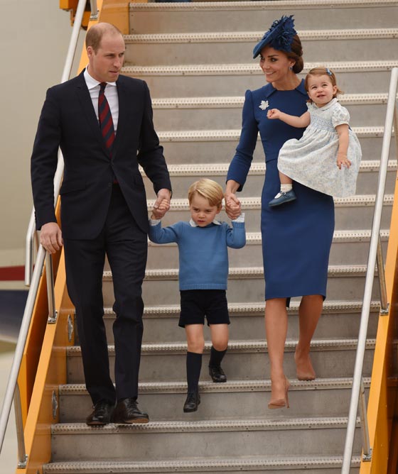 بسبب الامير الصغير.. كيت ميدلتون تجثو على ركبتها وتخالف اوامر الملكة صورة رقم 5 بسبب الامير الصغير.. كيت ميدلتون تجثو على ركبتها وتخالف اوامر الملكة صورة رقم 5