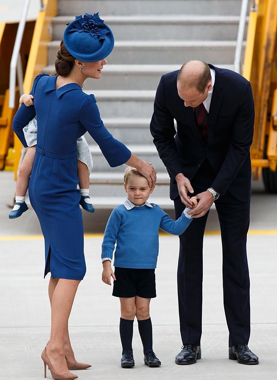 بسبب الامير الصغير.. كيت ميدلتون تجثو على ركبتها وتخالف اوامر الملكة صورة رقم 10 بسبب الامير الصغير.. كيت ميدلتون تجثو على ركبتها وتخالف اوامر الملكة صورة رقم 10