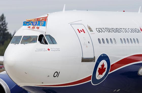 بسبب الامير الصغير.. كيت ميدلتون تجثو على ركبتها وتخالف اوامر الملكة صورة رقم 1 بسبب الامير الصغير.. كيت ميدلتون تجثو على ركبتها وتخالف اوامر الملكة صورة رقم 1